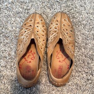 Embroidered Tan Leather Women's Shoes